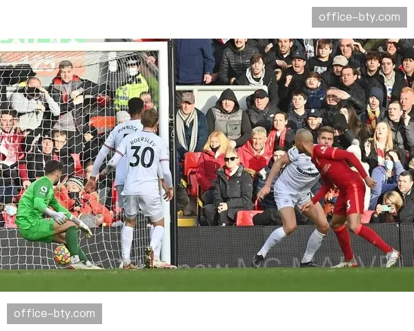 切尔西定位球战术革新 内旋角球后点包抄成得分利器